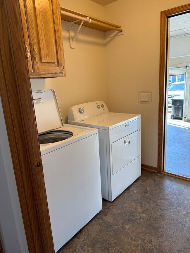 Building Photo - 2110 John St