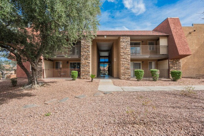 Building Photo - Beautiful 1 bedroom condo Resort style guard gated community