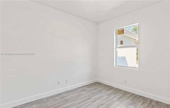 Building Photo - 1731 Unice Ave N