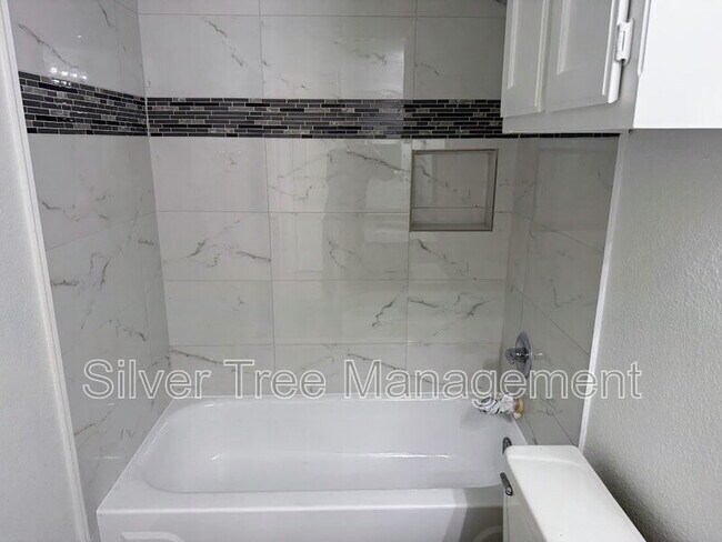 Building Photo - 2326 Summer Pl Dr