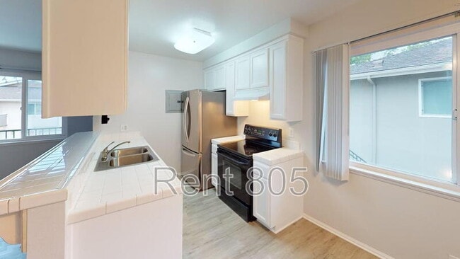 Building Photo - 668 Avenida del Platino
