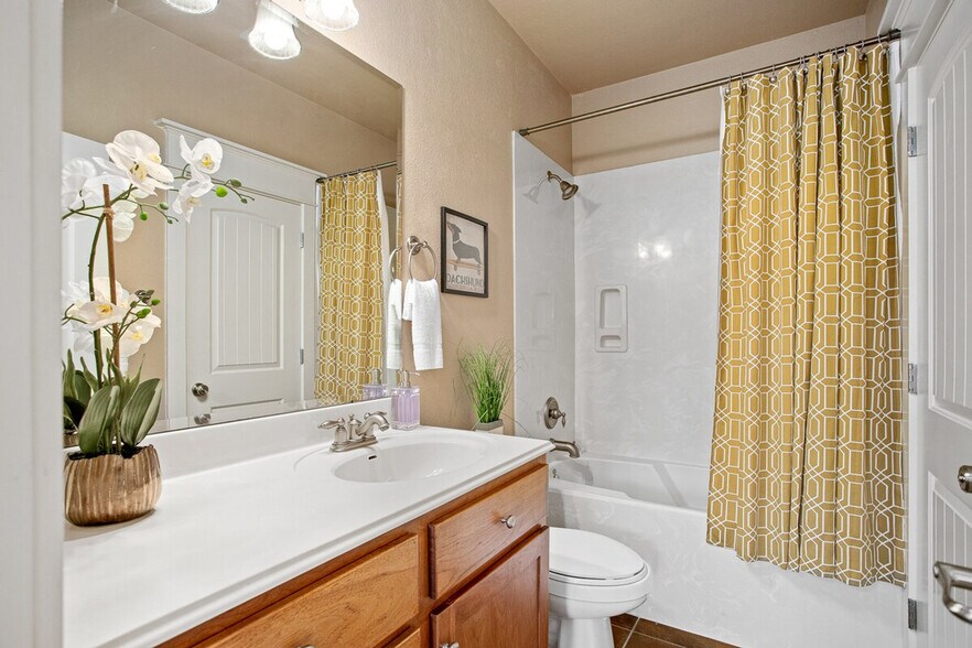 Building Photo - 18016 Edgewood Way