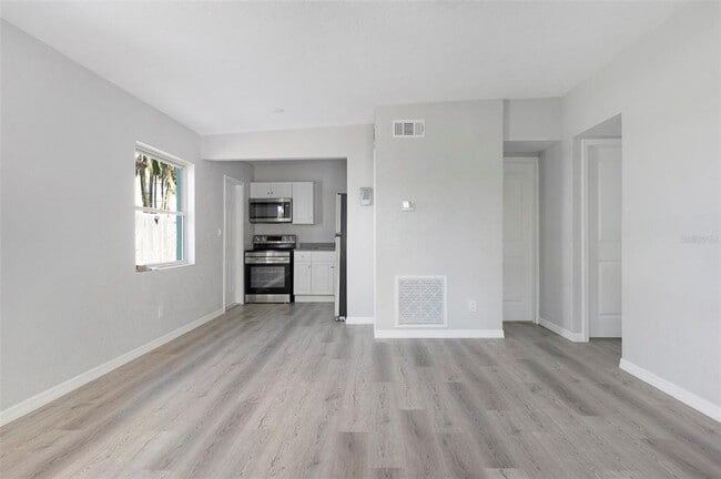 Building Photo - 304 E Madeira Ave