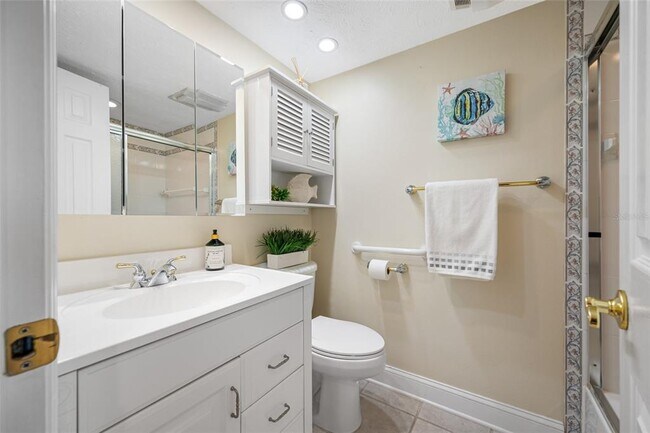 Building Photo - 3400 Cove Cay Dr