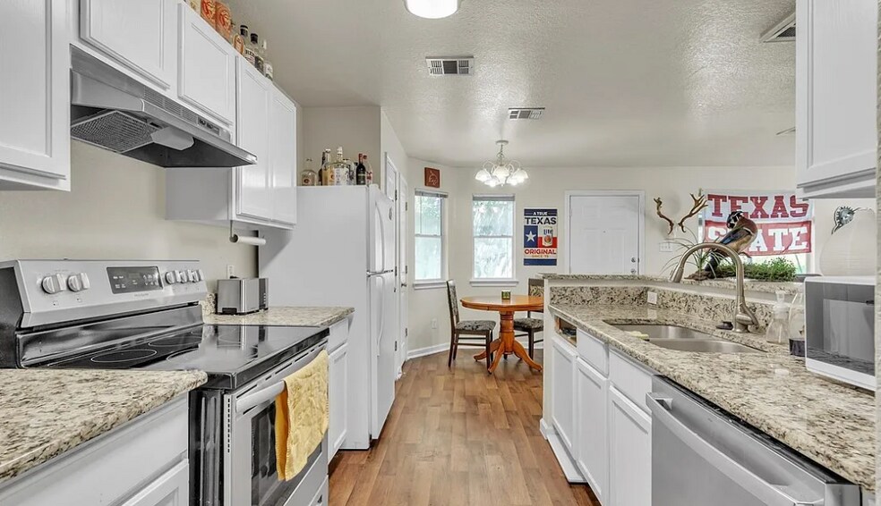 Building Photo - 897 Sagewood Trl