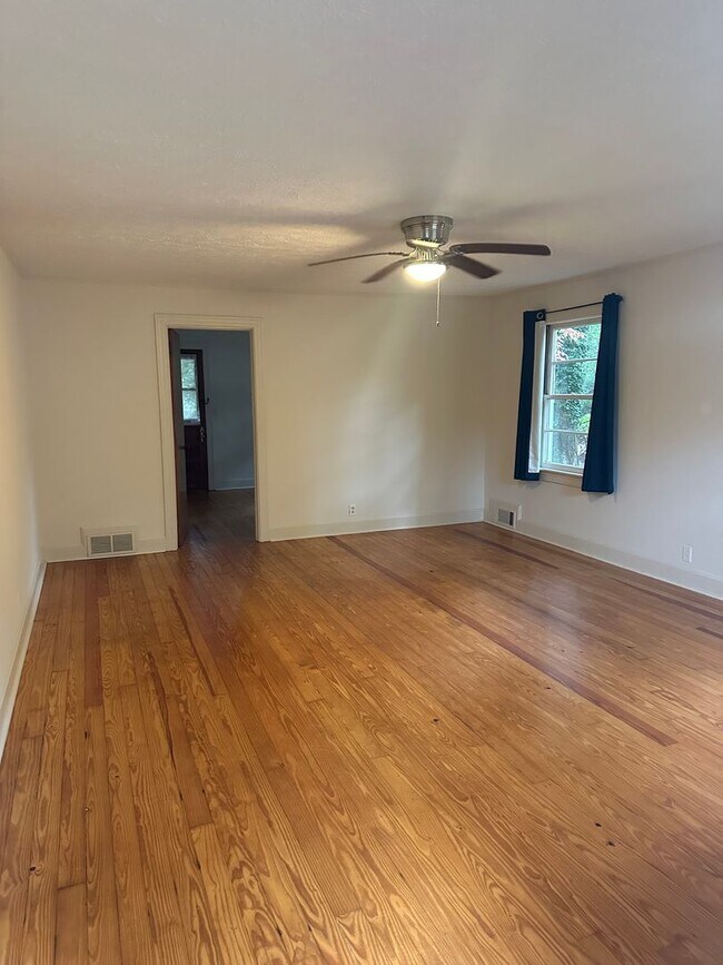 Building Photo - 566 Mulberry Ln