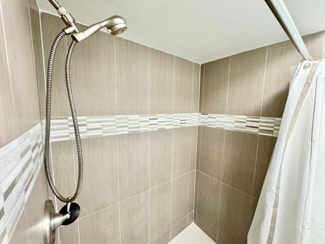 Building Photo - Dr. Phillips 3 Bed 2 Bath For Rent at soug...