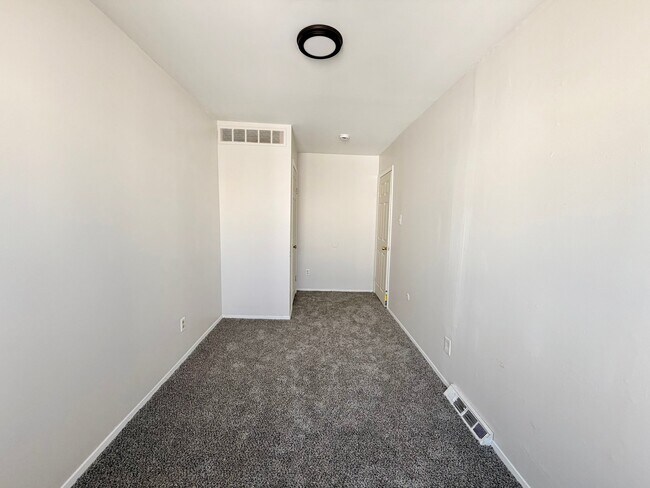Building Photo - 813 Fisher Ave