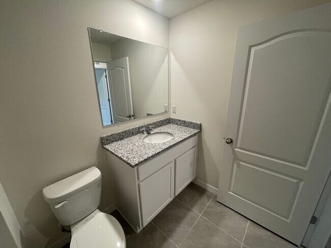 Building Photo - Beautiful, Newer 3/2.5 Apopka Townhome in Windrose!