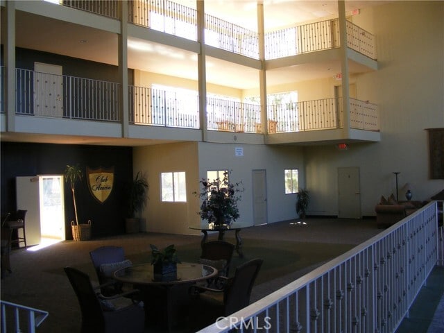 Building Photo - 400 N Acacia Ave