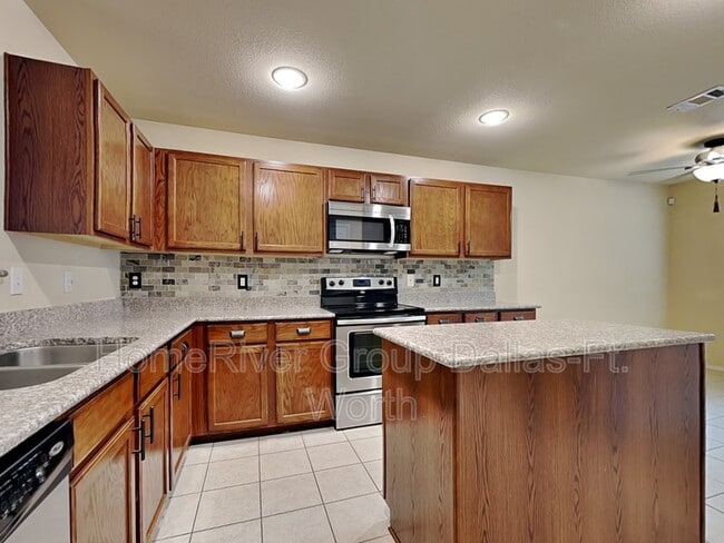Building Photo - 10622 Midway Dr