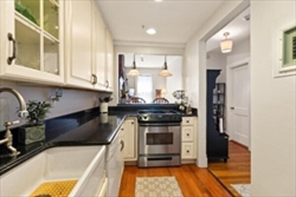 Building Photo - 167 Beacon St