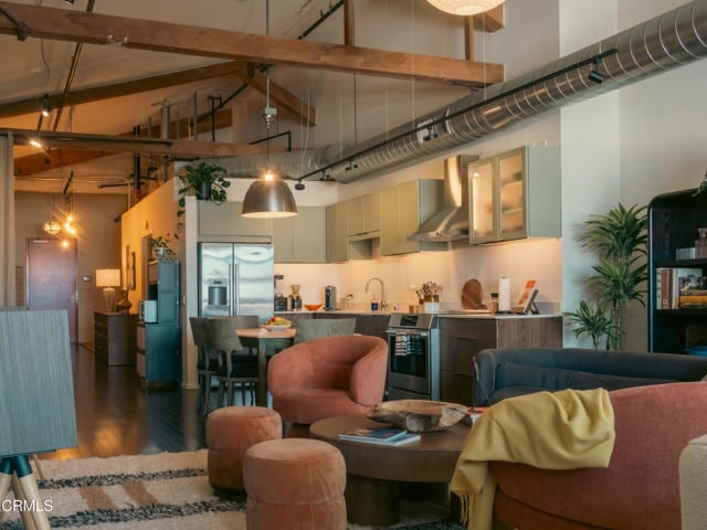 Building Photo - 530 S Hewitt St