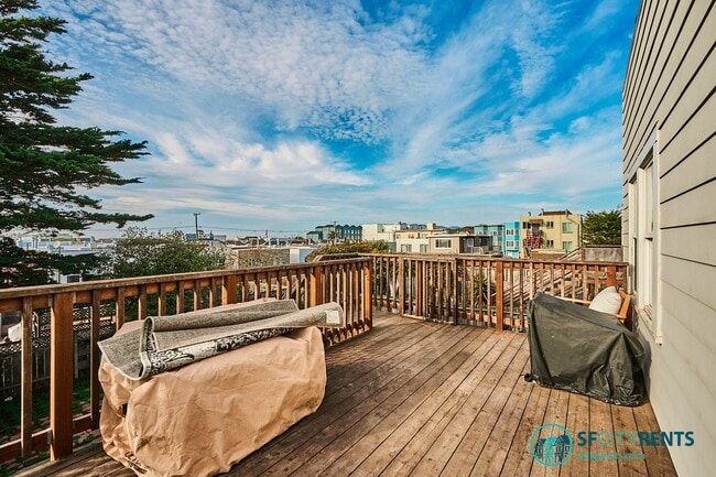 Building Photo - Outer Sunset: Updated Single Family Home w/ Bonus Rooms, Deck, Yard, Garage, EV Charger, Power Wa...