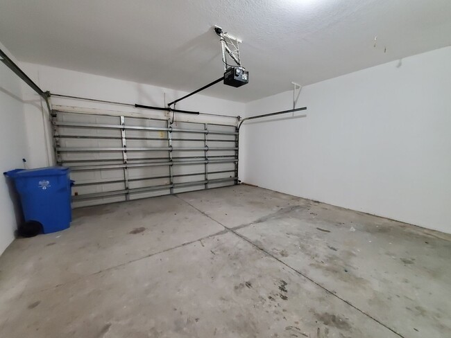 Building Photo - 4 Bedroom 2 Bath home in Hunter's Green/New Tampa