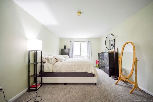 Building Photo - 115 Fillow St