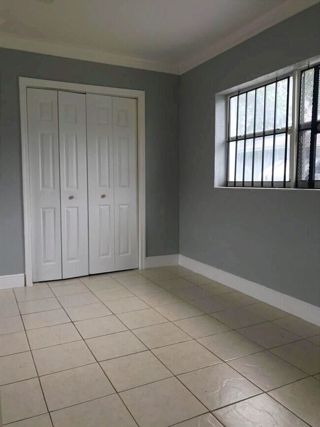 Building Photo - Two charming Houses available for Rent