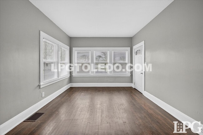 Building Photo - 128 Carbon St