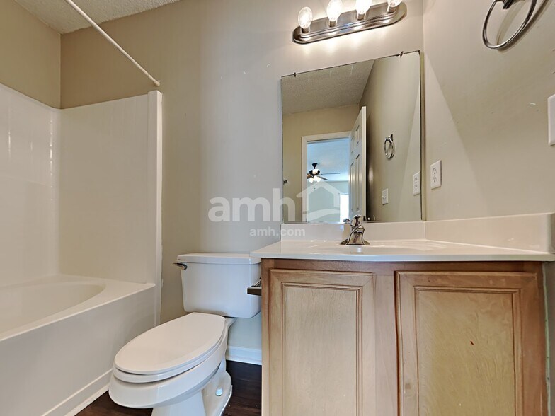 Building Photo - 537 Beverly Dr