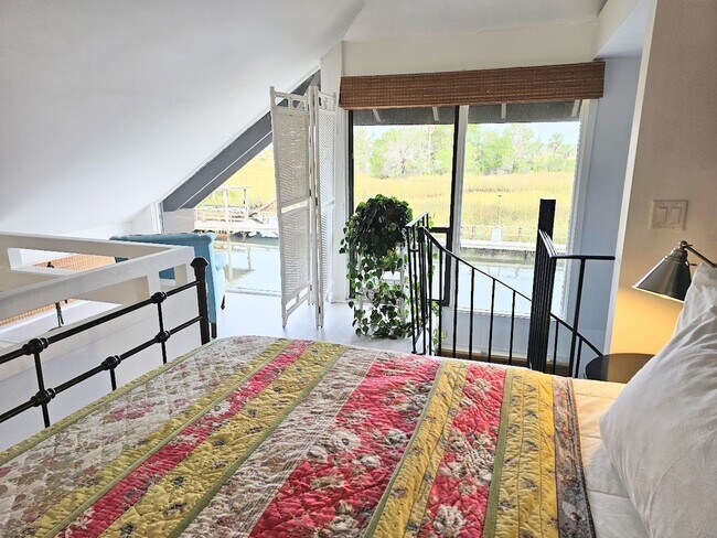 Building Photo - Furnished Waterfront Bungalow with Pool Ac...