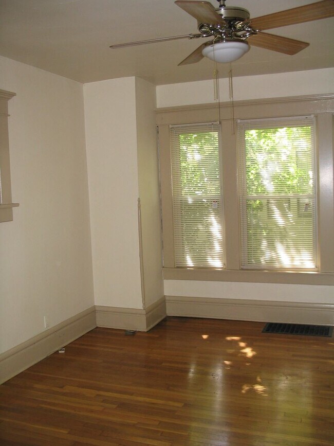 Building Photo - 2326 Indianola Ave