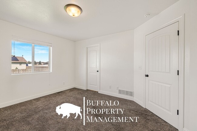 Building Photo - 4215 Roy Cir