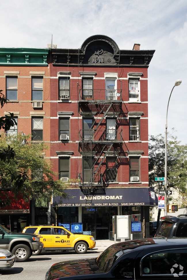 Building Photo - 703 10th Ave