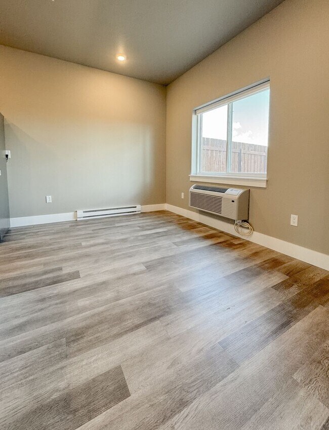 Building Photo - Pet Friendly 2 bed/ 2 bath unit at Soldier...