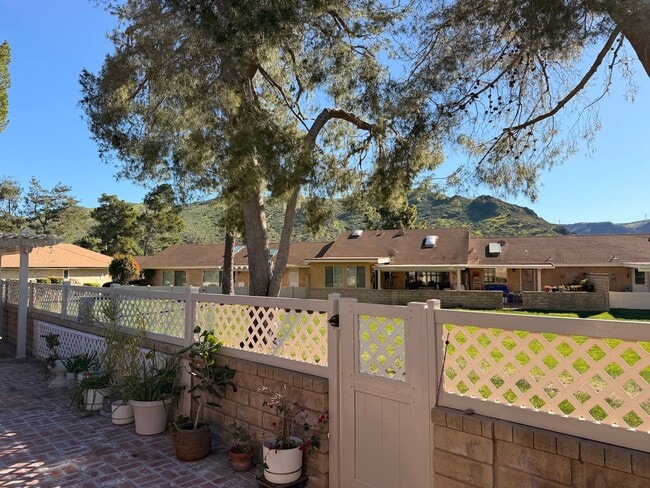 Building Photo - Fully furnished (short term) home in Camarillo's Premier Senior Community - Leisure Village