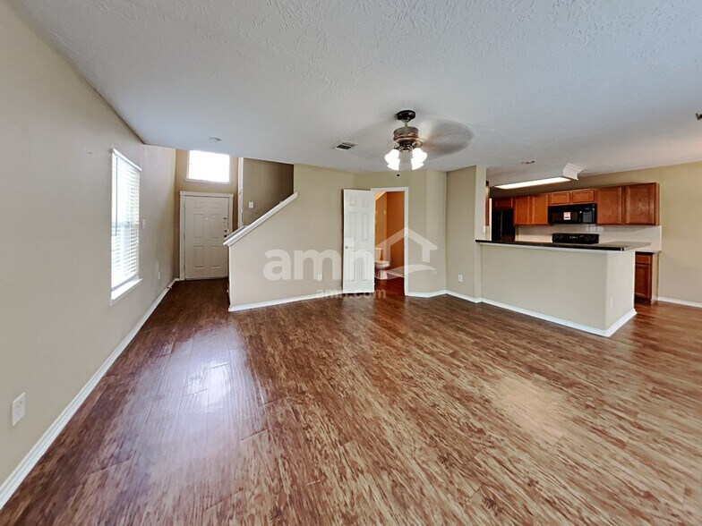 Building Photo - 706 Razee Ct