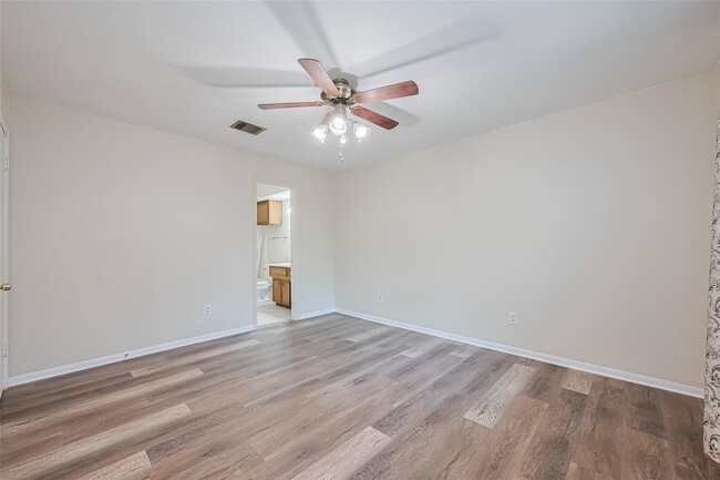 Building Photo - 2762 Foliage Green Dr