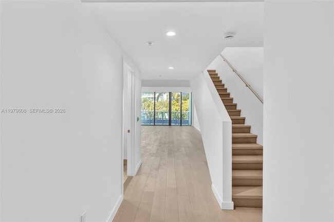 Building Photo - 9201 E Bay Harbor Dr