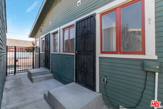 Building Photo - 2303 W 30th St