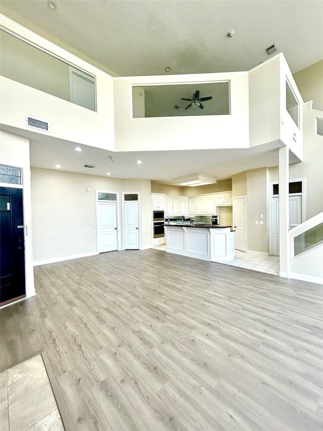 Building Photo - 807 Kipp Ave