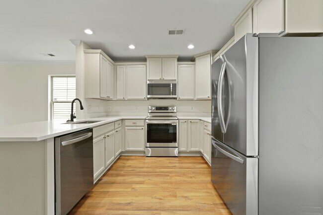 Building Photo - 3 Chandler Bluff Dr