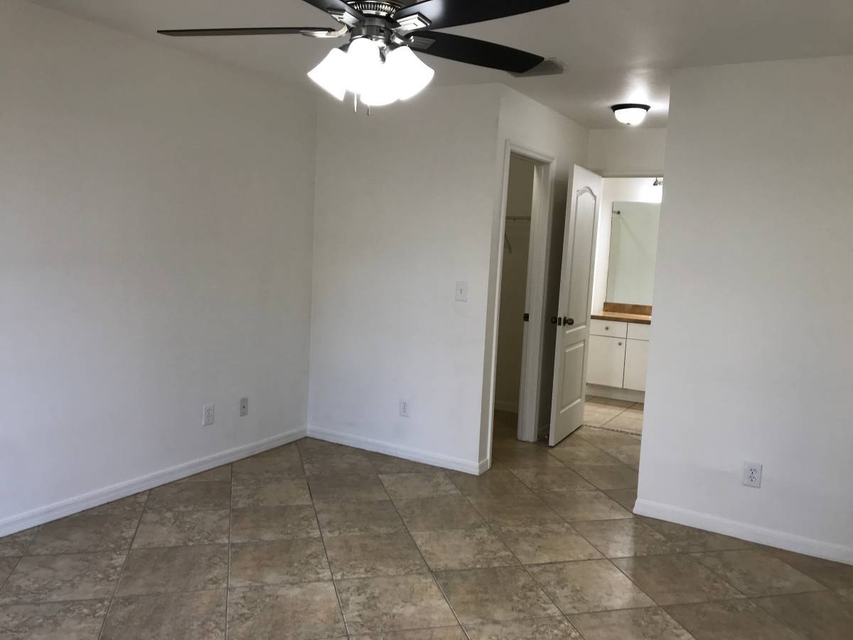 Building Photo - 1739 NW 19th Ter