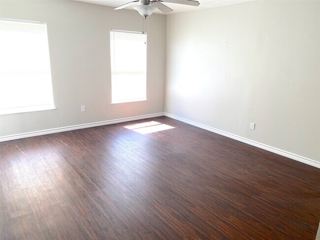 Building Photo - 2414 Woven Wood Ln