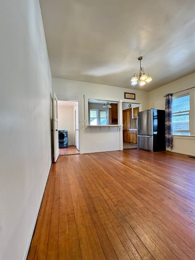 Building Photo - 2 Story home close to downtown