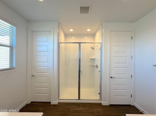 Building Photo - 9903 E Tillman Ave