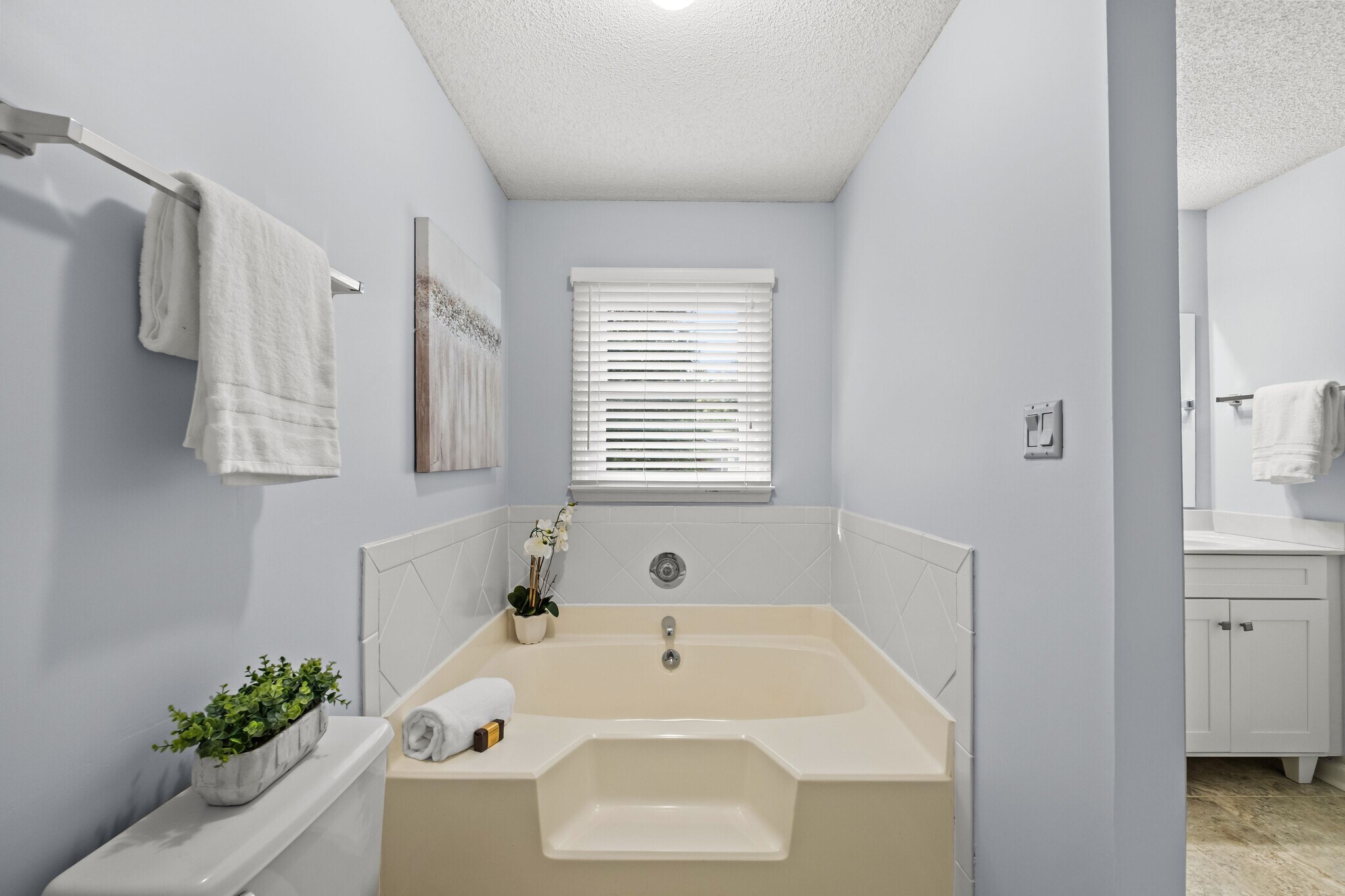 Building Photo - 4813 Quail Canyon Dr