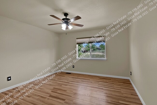 Building Photo - This beautiful 4 bedroom, 3 1/2 bathroom, ...