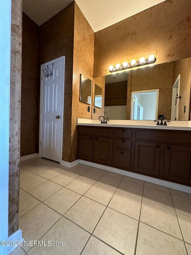 Building Photo - 5880 Sandstone Way