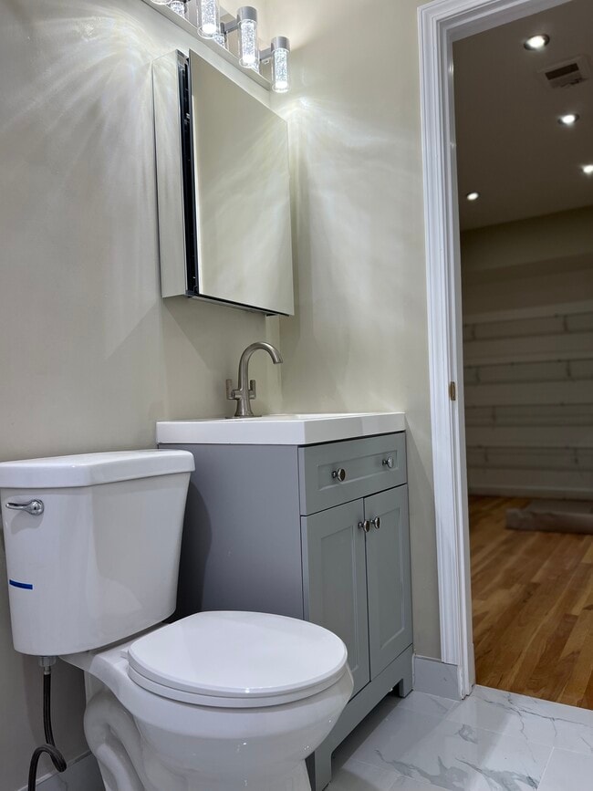 Building Photo - 7950 Inverness Ridge Rd