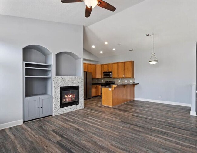 Building Photo - North Salt Lake Like New 2 bad, 2 bath 2 car garage