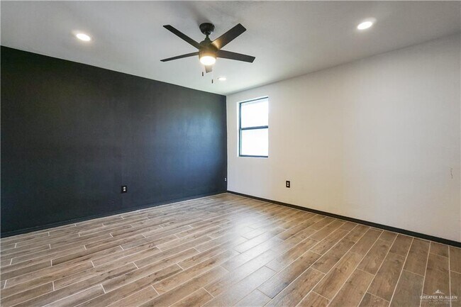 Building Photo - 3903 E Lopez Dr