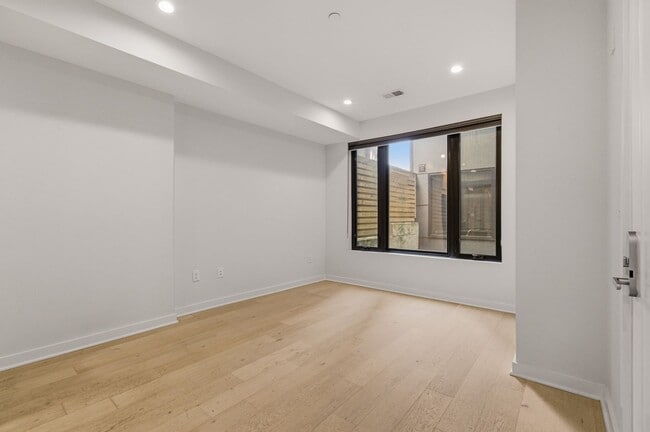 Building Photo - 531 Kennedy St NW