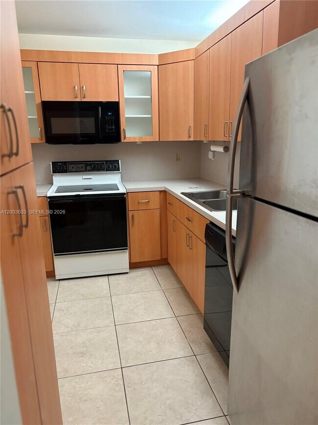 Building Photo - 8335 SW 72nd Ave