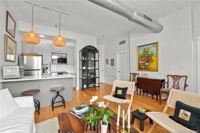Primary Photo - 881 Lafayette Blvd