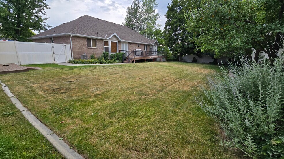 Building Photo - 1117 E 200 S