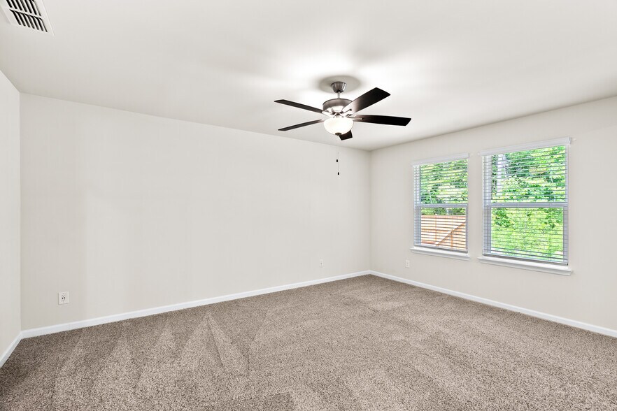 Building Photo - Room in House on Richmond Trl